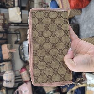 Gucci pink wallet